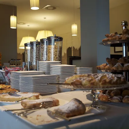 巴托罗米亚公寓酒店 4*