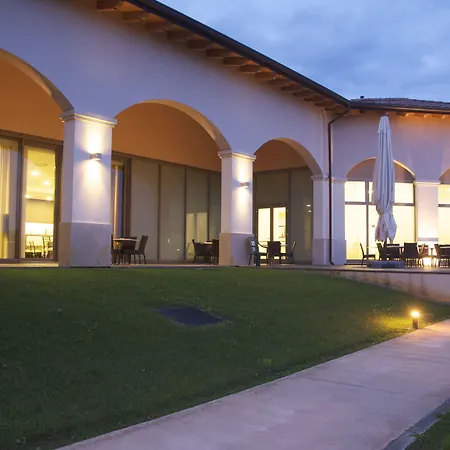 巴托罗米亚公寓酒店