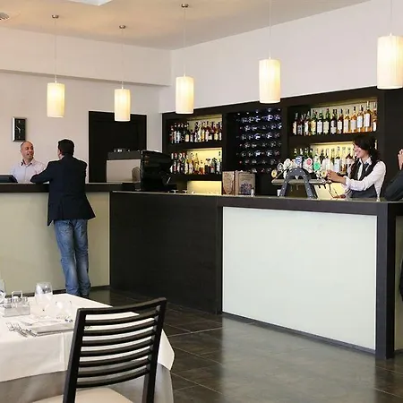 巴托罗米亚公寓酒店