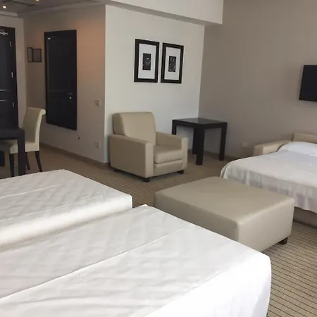 巴托罗米亚公寓酒店 4* 巴托洛梅阿镇