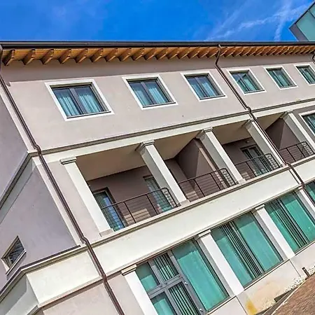 Hotel & Bartolomea 4*